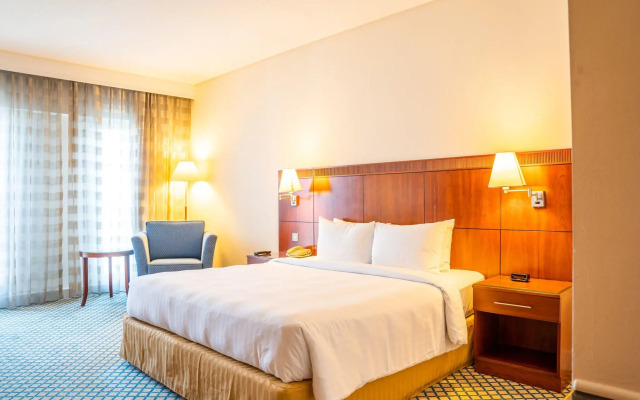 Millennium Lakeview Residence