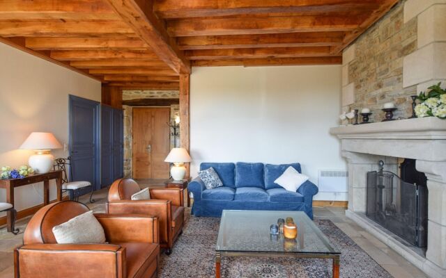 Elegant Villa in Saint-medard