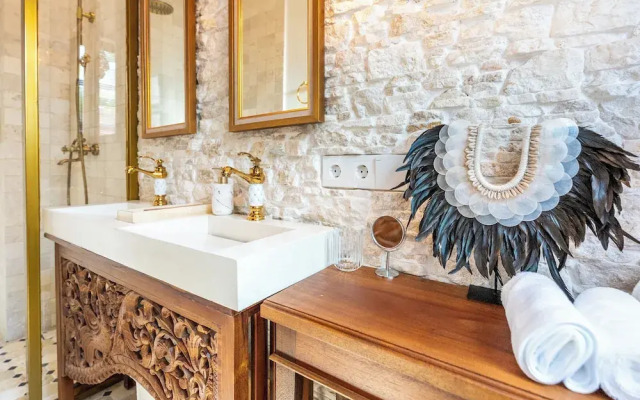 Luxurious Arakana Villa with Pool