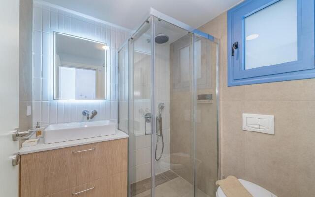 Lefkada Blue Luxury Apartments B7, Perigiali top floor