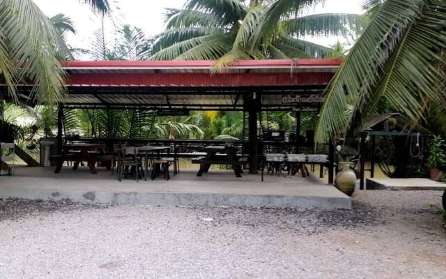 Rim Nam Lomyen Resort