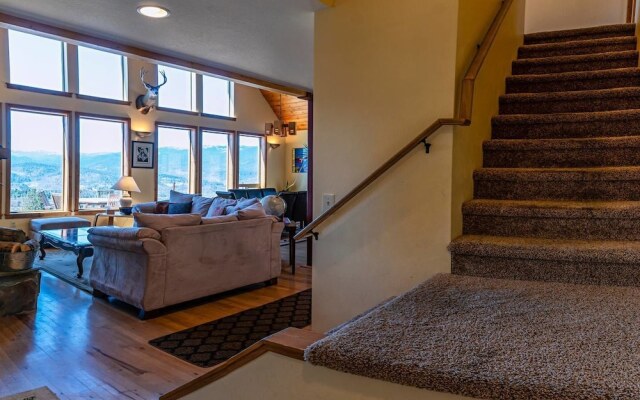 Sunset Chalet - 2600 Sq.ft. Multi-seasonal Retreat