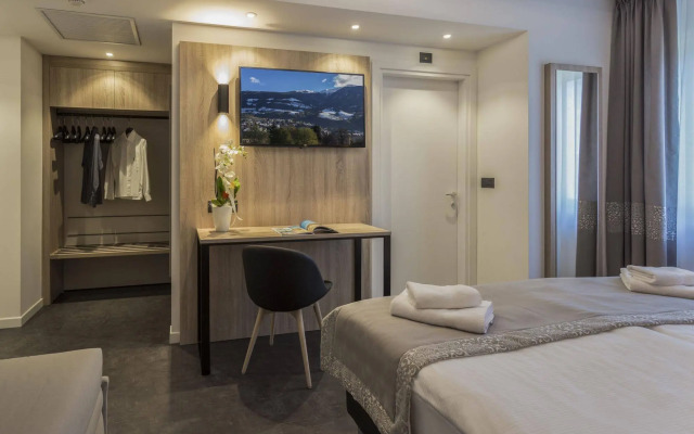 Tourist Hotel