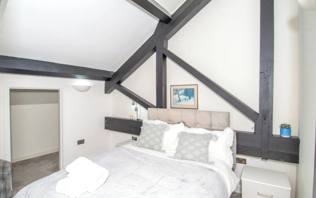 Apartment - Sleeps 4 - Parking - Workspace