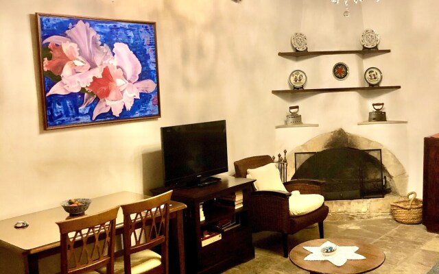 Nikis House