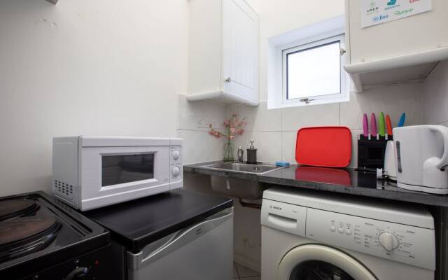 2 Bedrooms Apartment GF Central London