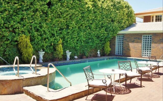 Adelaide Inn