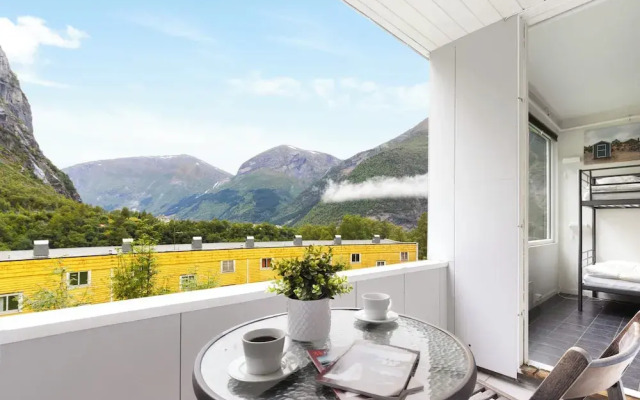 Trolltunga Hostel
