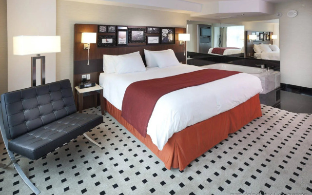 Delta Hotels by Marriott Milwaukee Northwest