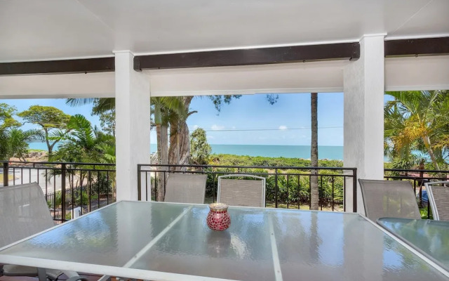 Dolce Vita Beachfront Holiday House