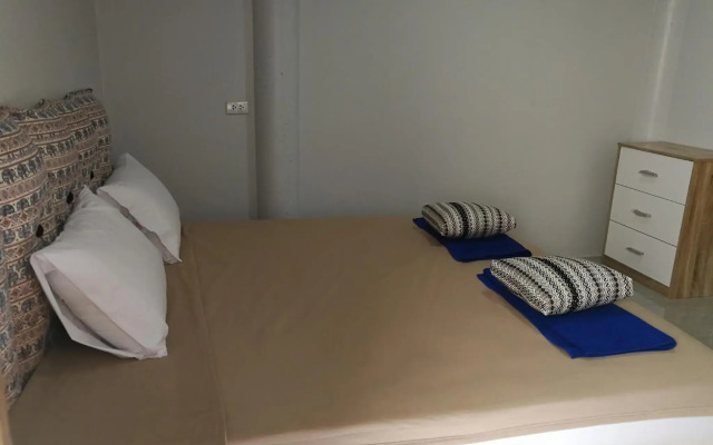 Easy Rooms and Minimart