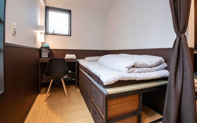 Grandouce Senzokuike - Hostel, Caters to Men