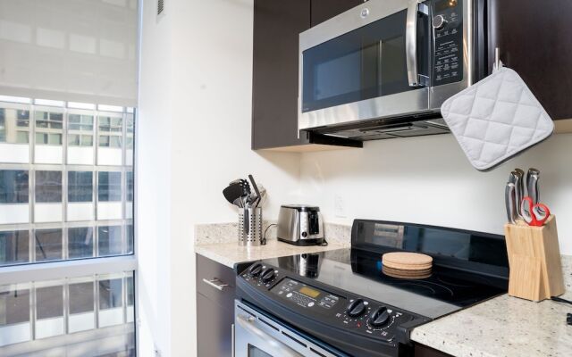 Modern 2BR Apt in Crystal City Arlington