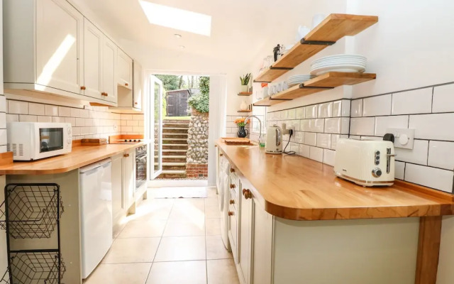 8 Melinda Cottage