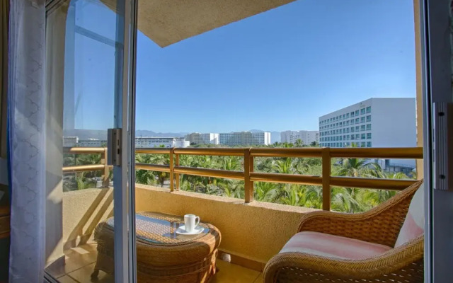 Condominios Nuevo 12 2 BR by Casago