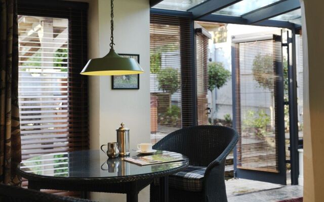 Hare And Hounds Hotel