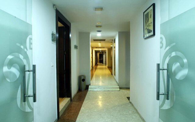 Fabhotel White Klove