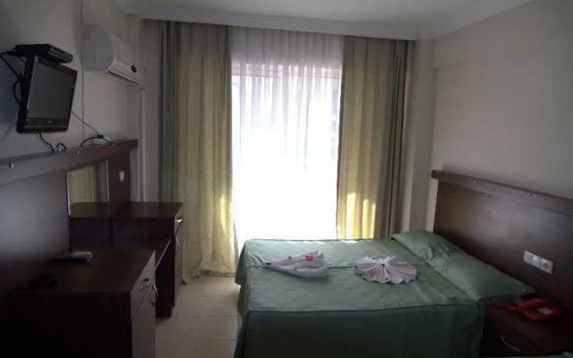 Kalamaki Beach Hotel