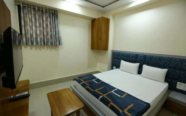 OYO 90380 Hotel Golden City