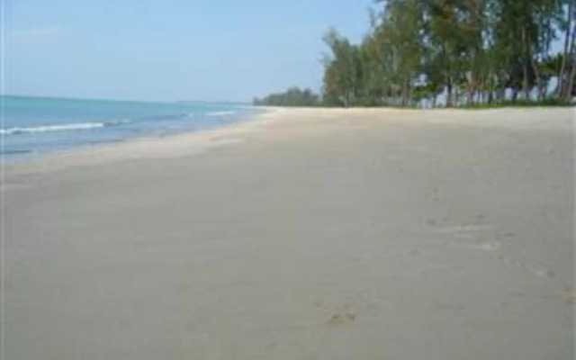 Pranee Beach Bungalows