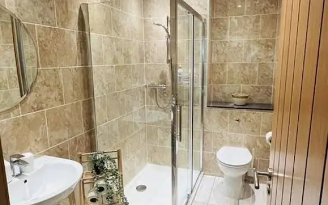 Modern City Center 2 Bedroom Apartment