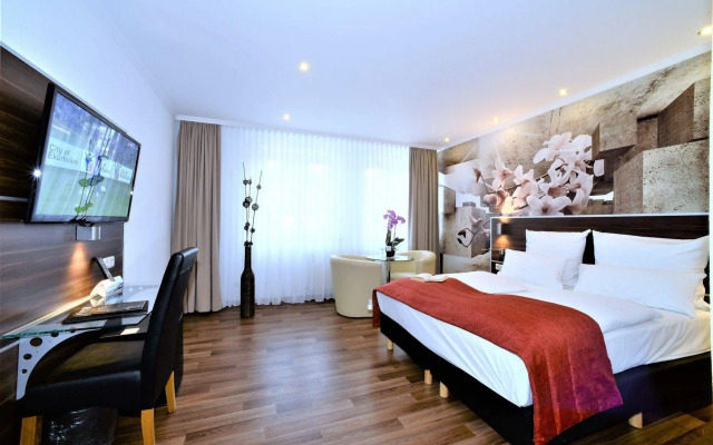 Ascot Hotel