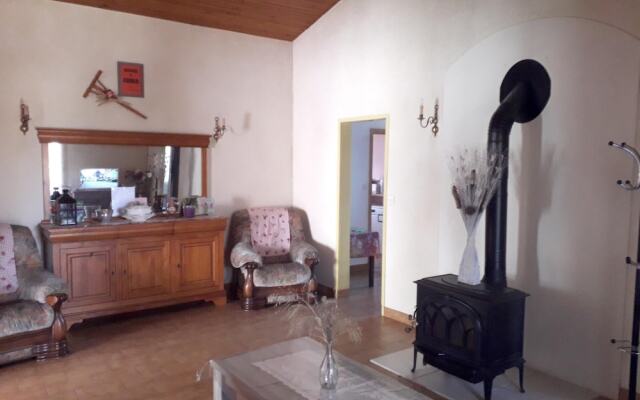 House With 2 Bedrooms in Eymet, With Enclosed Garden