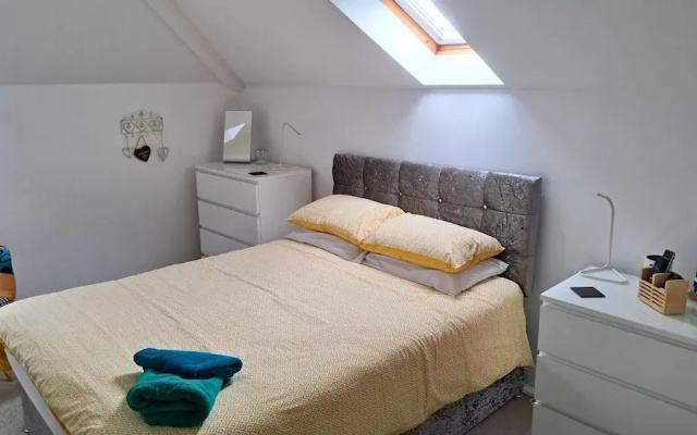 Shell Hill 3-bed Apt, Sleeps 6, 15 Mins to Beach