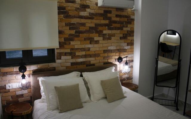 Salonikiou Beach Deluxe Apartments