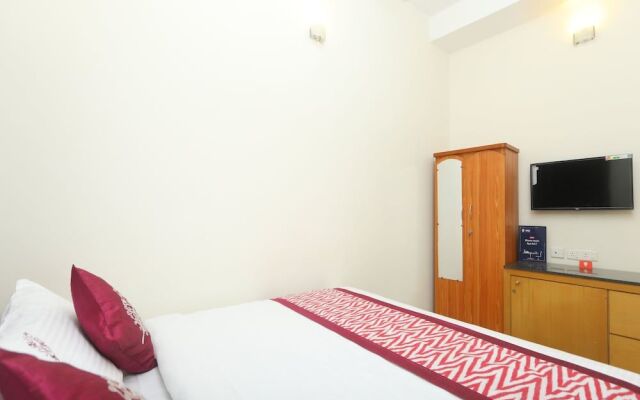 OYO 10543 Maks Stay