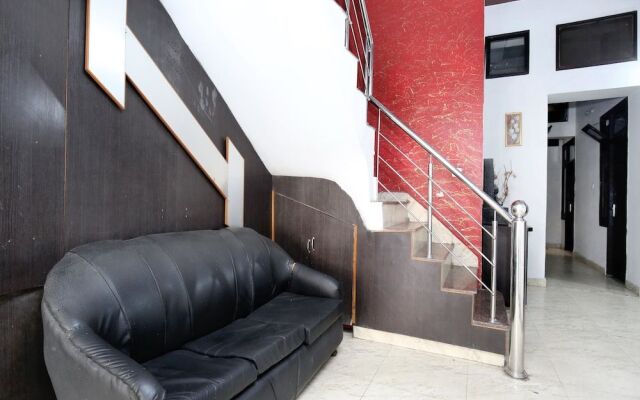 OYO 14494 Hotel Ramneek