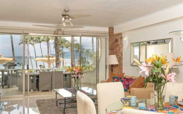Ocean Front Condo With Pool Sleeps 6 Adults