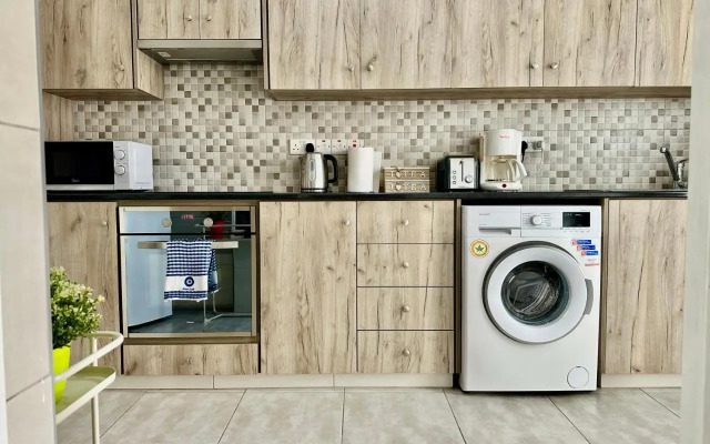 Tsimintia Apt 25