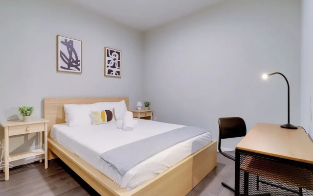Bright Apartment with Great Amenities