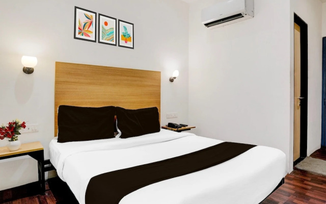Super Townhouse PBG Mall Vashi