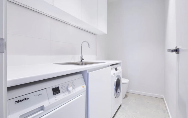 Stunning 2 Bedroom Home in Albert Park