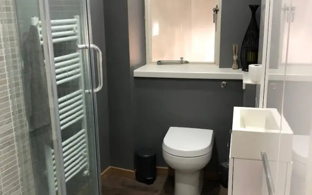 2 Bedroom Flat With Stunning Sea Views and Balcony