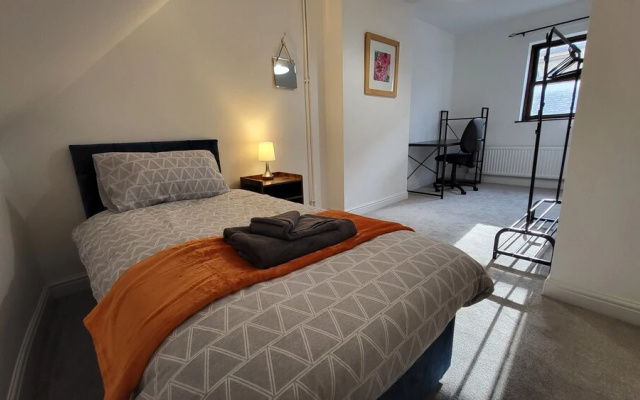 Heart of Lincoln City, 3 Bedrooms, Sleeps 4 Guests