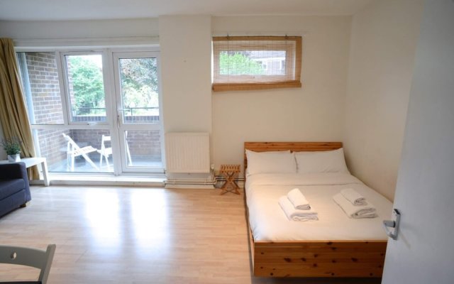 Bright And Spacious Studio Flat In Se8