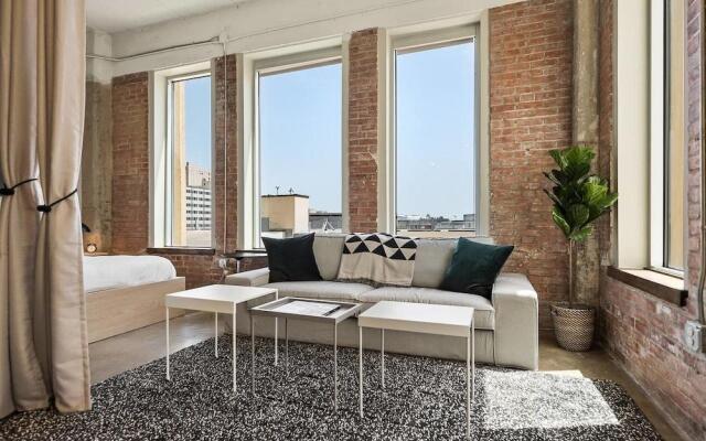 3 Bedroom Unit in Downtown Dallas with Pool & Gym