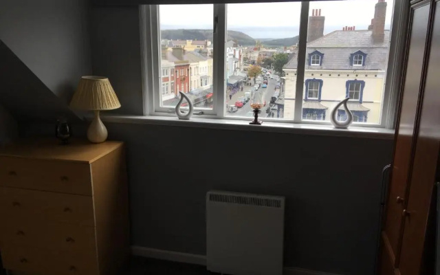 Apartment 4, Cornerhouse Apartments