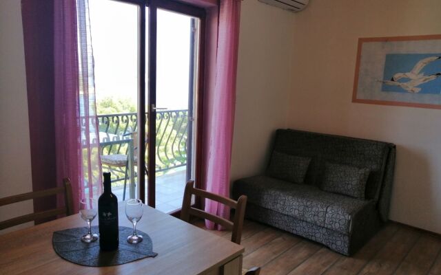 Apartments and Room Caric