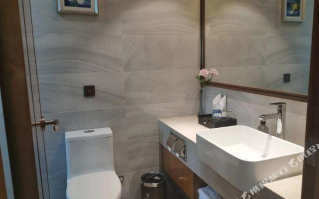 Up Fashion Hotel (Zhongshan North Station)