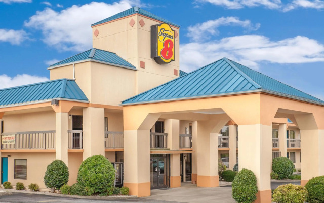 Super 8 by Wyndham Bulls Gap Greeneville Area