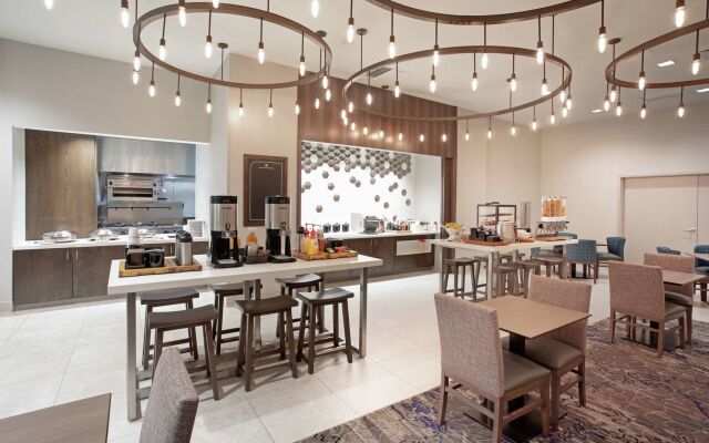 Hilton Garden Inn Omaha Aksarben Village