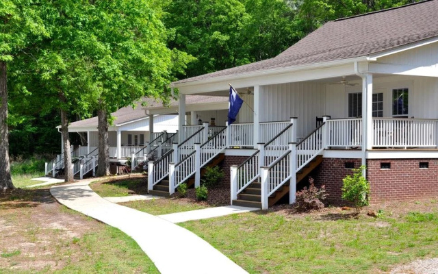 Spinner's Resort & Marina,