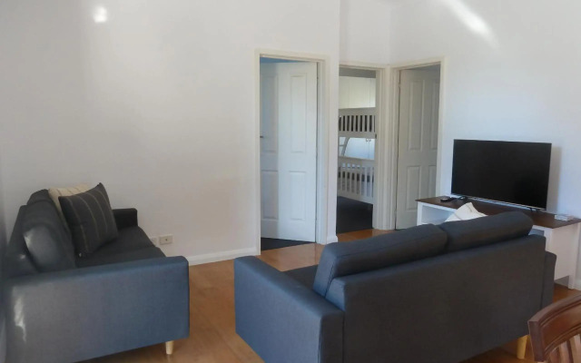 Bellevue on Bentley - Unit 2