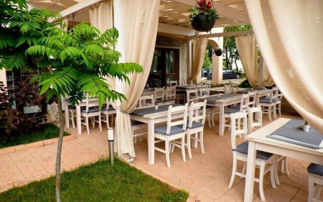Paradise Bay Hotel