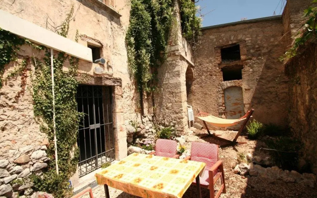 Sotto Il Castello