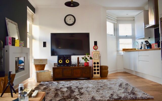 2 Bedroom Apartment in Rotherhithe